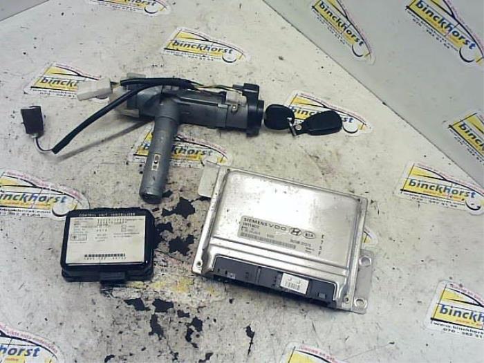 Used Ignition lock + computer Hyundai Trajet 2.7 V6 24V Price € 156,45 Margin scheme offered by Binckhorst BV