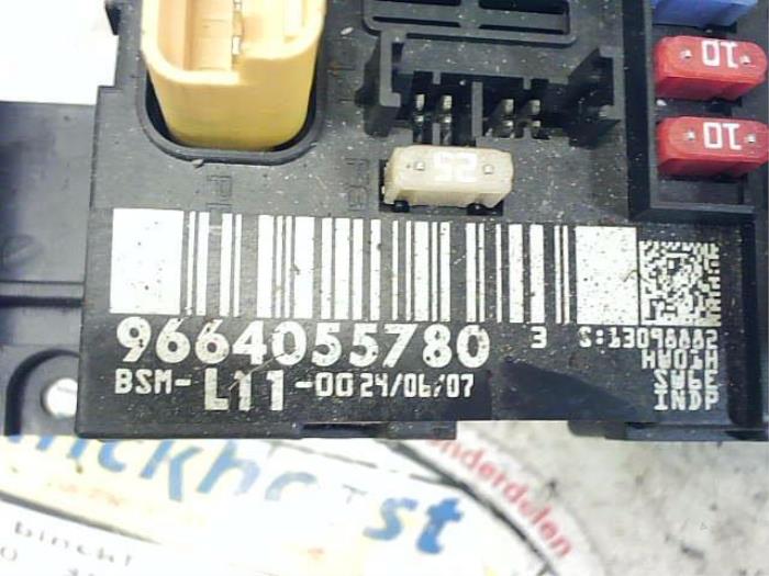 Ignition lock + computer from a Peugeot 207 CC (WB) 1.6 HDiF 16V 2007