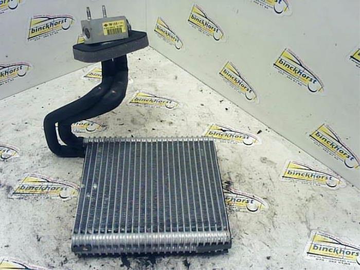 Usagé Radiateur clim Ford Fiesta 6 (JA8) 1.25 16V Prix € 42,00 Règlement à la marge proposé par Binckhorst BV