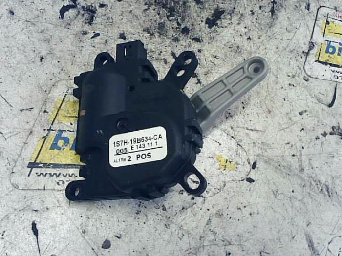 Motor de válvula de calefactor de un Ford Fiesta 6 (JA8) 1.25 16V 2011