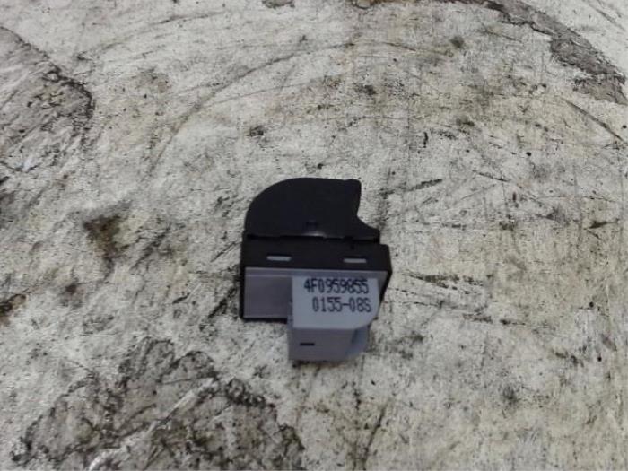 Usados Interruptor de ventanilla eléctrica Audi A6 Quattro (C6) 3.0 TDI V6 24V Precio € 10,50 Norma de margen ofrecido por Binckhorst BV