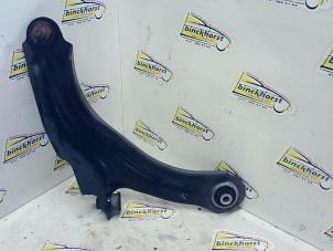 Used Front wishbone, right Renault Clio IV (5R) 0.9 Energy TCE 90 12V Price € 30,45 Margin scheme offered by Binckhorst BV