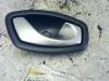 Front door handle 4-door, right from a Renault Clio IV (5R), 2012 / 2021 0.9 Energy TCE 90 12V, Hatchback, 4-dr, Petrol, 898cc, 66kW (90pk), FWD, H4B408; H4BB4, 2015-07 / 2021-08, 5R22; 5R24; 5R32; 5R2R; 5RB2; 5RD2; 5RE2; 5RH2 2017