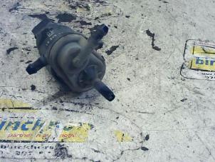 Usados Bomba de limpiaparabrisas delante Opel Astra H SW (L35) 1.8 16V Precio € 15,75 Norma de margen ofrecido por Binckhorst BV