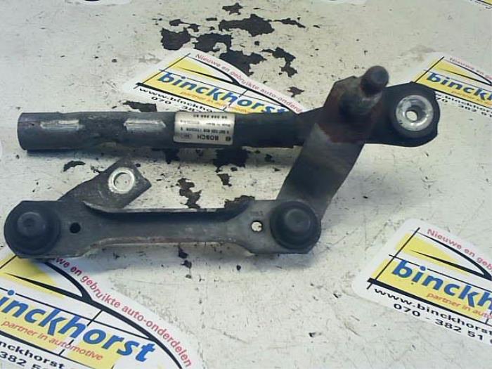 Wiper mechanism from a Peugeot 407 SW (6E) 2.0 HDiF 16V 2005