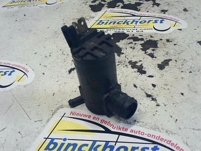 Bomba de limpiaparabrisas delante de un Nissan Pixo (D31S) 1.0 12V 2009