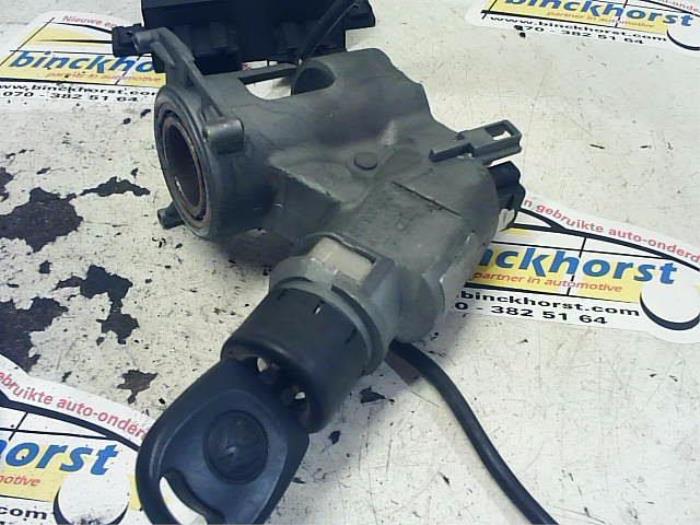Ignition lock + computer from a Volkswagen Lupo (6X1) 1.0 MPi 50 1999