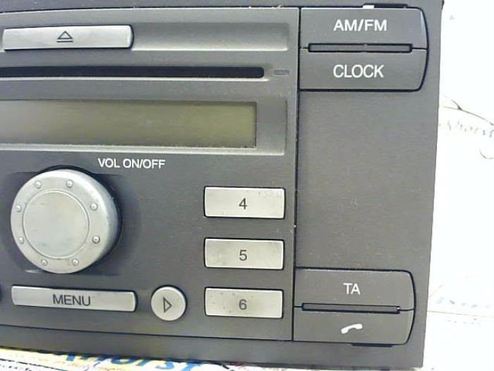Radio CD player from a Ford Focus 2 1.6 Ti-VCT 16V 2004