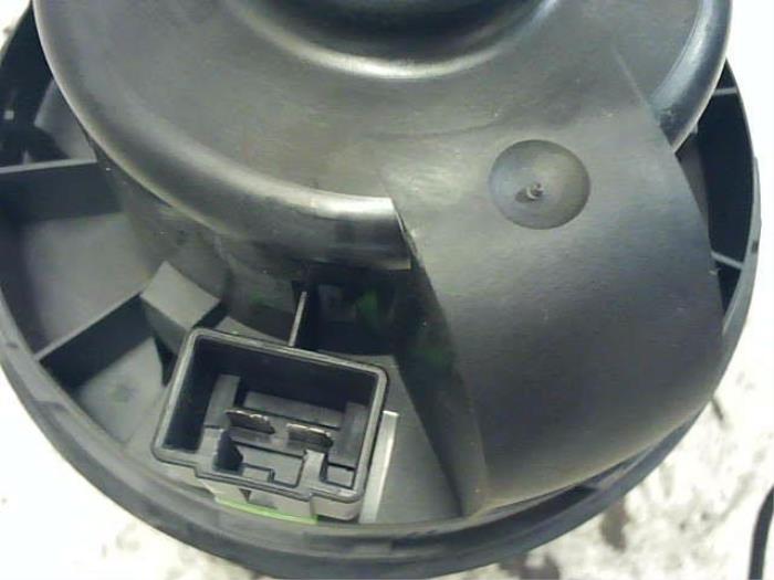 Motor de ventilador de calefactor de un Ford Grand C-Max (DXA) 1.6 Ti-VCT 16V 2010