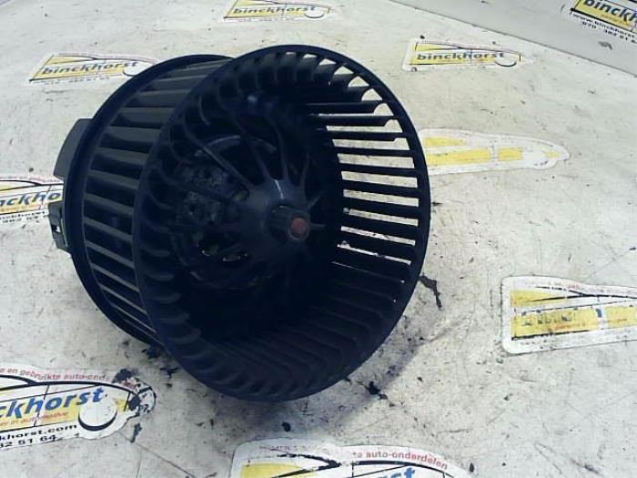 Motor de ventilador de calefactor de un Ford Grand C-Max (DXA) 1.6 Ti-VCT 16V 2010