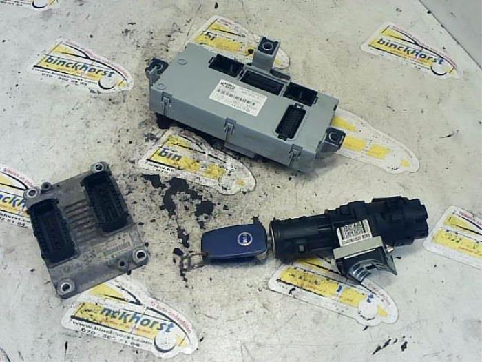 Used Ignition lock + computer Fiat Idea (350AX) 1.4 16V Price € 78,75 Margin scheme offered by Binckhorst BV