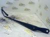Front wiper arm from a Renault Twingo II (CN) 1.2 16V 2010