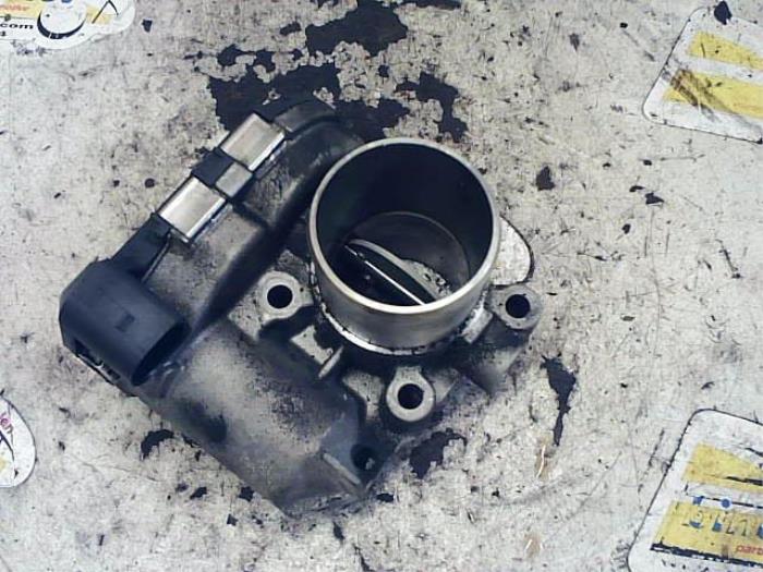 Throttle body from a Renault Espace (JK) 2.0 dCi 16V 150 FAP 2008