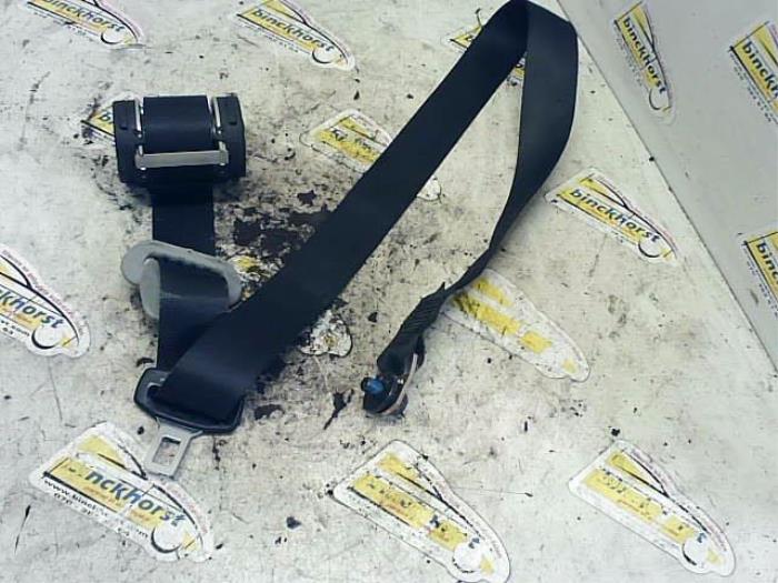 Rear seatbelt, left from a Nissan Primastar 2.5 dCi 150 16V 2007
