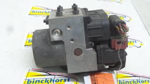 Bloc ABS d'un Peugeot 406 Break (8E/F) 2.0 HDi 90 2000