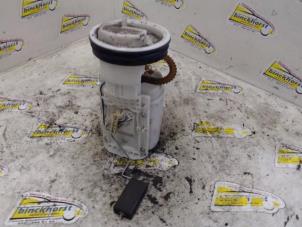 Usados Bomba eléctrica de combustible Skoda Roomster (5J) 1.4 16V Precio € 42,00 Norma de margen ofrecido por Binckhorst BV