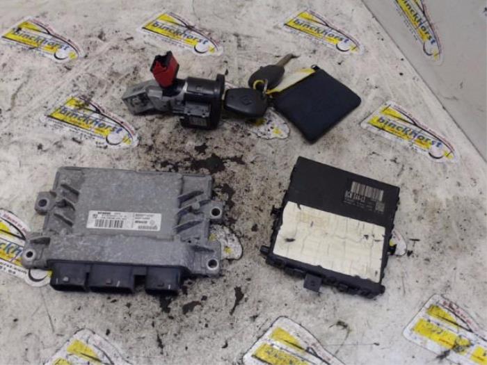 Used Ignition lock + computer Renault Twingo II (CN) 1.2 16V Price € 131,25 Margin scheme offered by Binckhorst BV