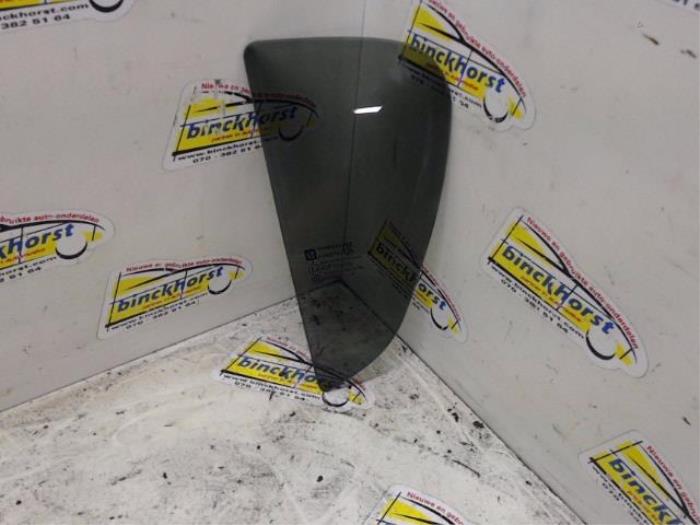 Usados Ventanilla triangular izquierda detrás Opel Karl 1.0 12V Precio € 31,50 Norma de margen ofrecido por Binckhorst BV