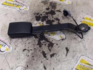 Used Front seatbelt buckle, right Renault Clio IV (5R) 0.9 Energy TCE 90 12V Price € 26,25 Margin scheme offered by Binckhorst BV