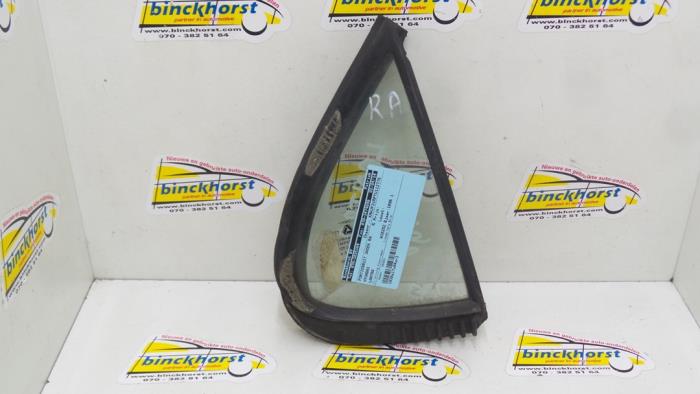 Usados Ventanilla triangular derecha detrás Hyundai Lantra/Elantra II 1.6i GLS 16V Precio € 26,25 Norma de margen ofrecido por Binckhorst BV