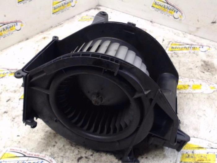 Heating and ventilation fan motor from a Audi A6 Quattro (C6) 3.0 TDI V6 24V 2005