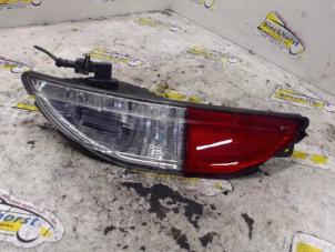Begagnade Backljus, höger Fiat Grande Punto (199) 1.3 JTD Multijet 16V VGT Pris € 15,75 Marginaltabell erbjuds av Binckhorst BV