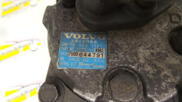 Air conditioning pump from a Volvo 7-Serie 1989
