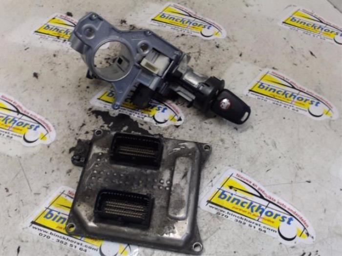 Used Ignition lock + computer Opel Astra H SW (L35) 1.8 16V Price € 99,75 Margin scheme offered by Binckhorst BV