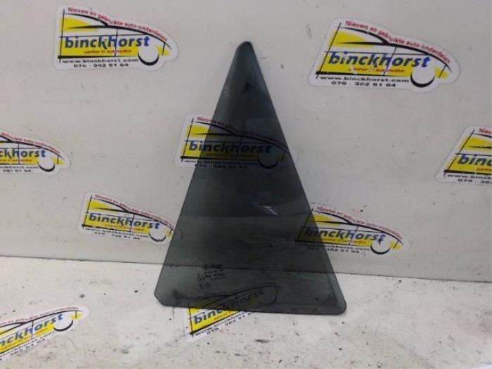 Usados Ventanilla triangular derecha detrás Kia Stonic (YB) 1.0i T-GDi 12V Precio € 42,00 Norma de margen ofrecido por Binckhorst BV