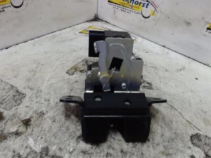 Tailgate lock mechanism from a Kia Soul II (PS) EV 2015