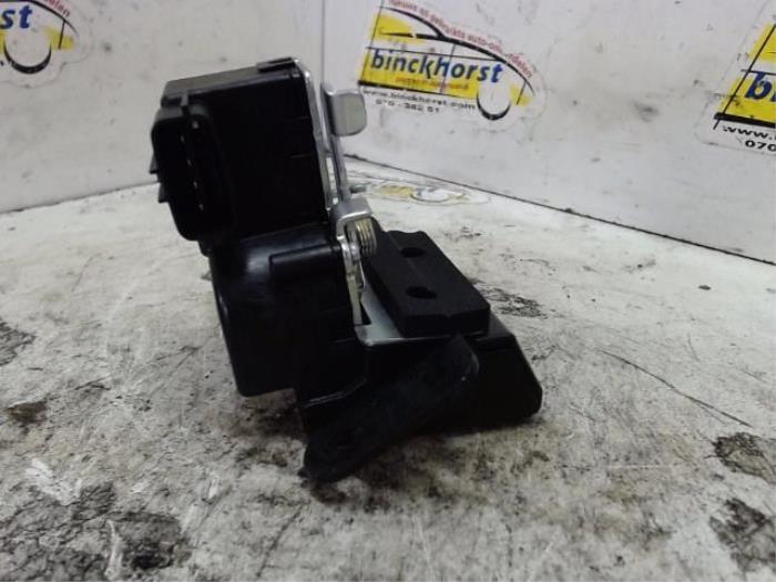 Tailgate lock mechanism from a Kia Soul II (PS) EV 2015