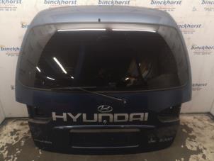 Usados Portón trasero Hyundai H-1/H-200 2.5 Tdi Precio € 137,81 Norma de margen ofrecido por Binckhorst BV