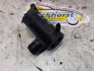 Usados Bomba de limpiaparabrisas delante Hyundai H-1/H-200 2.5 Tdi Precio € 10,50 Norma de margen ofrecido por Binckhorst BV
