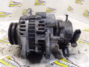 Dynamo van een Hyundai H-1/H-200 2.5 Tdi 2006