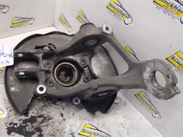 Knuckle, rear right from a Audi Q5 (8RB) 2.0 TDI 16V Quattro 2015