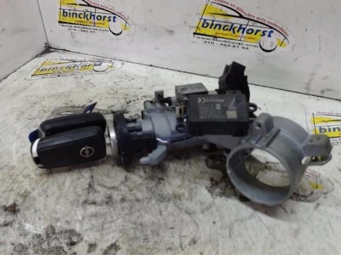 Używane Stacyjka + Kluczyk Opel Karl 1.0 12V Cena € 52,50 Procedura marży oferowane przez Binckhorst BV