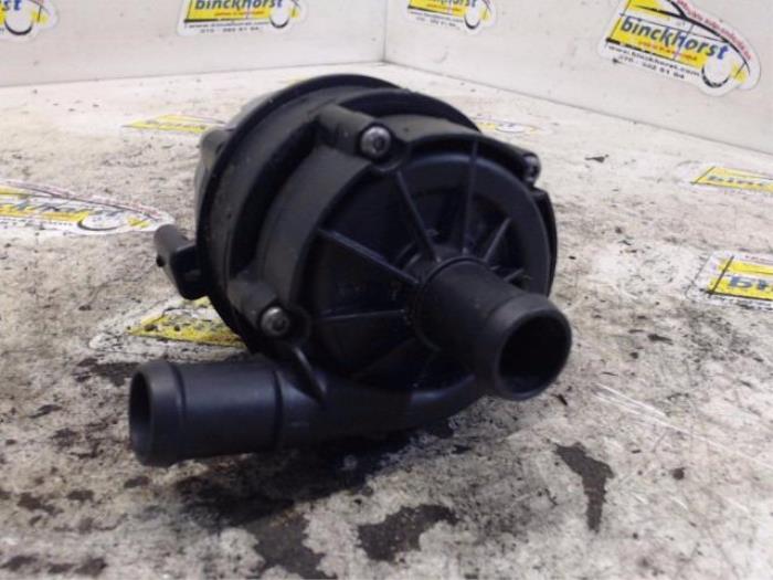 Begagnade Extra vattenpump Volkswagen Golf VII (AUA) 2.0 GTI 16V Performance Package Pris € 36,75 Marginaltabell erbjuds av Binckhorst BV