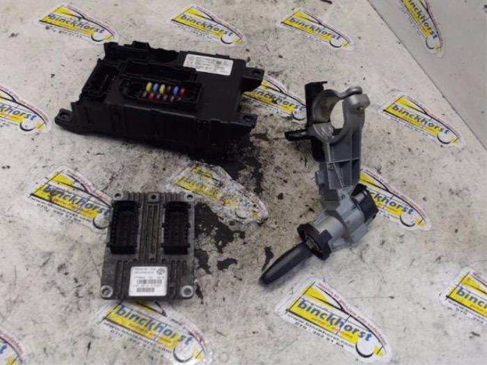 Used Ignition lock + computer Fiat Grande Punto (199) 1.4 Price € 131,25 Margin scheme offered by Binckhorst BV