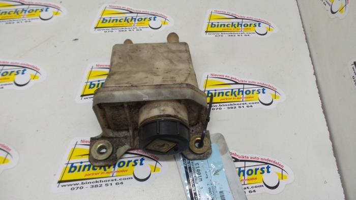Begagnade Styrservotank Fiat Bravo (182A) 1.6 SX 16V Pris € 15,75 Marginaltabell erbjuds av Binckhorst BV
