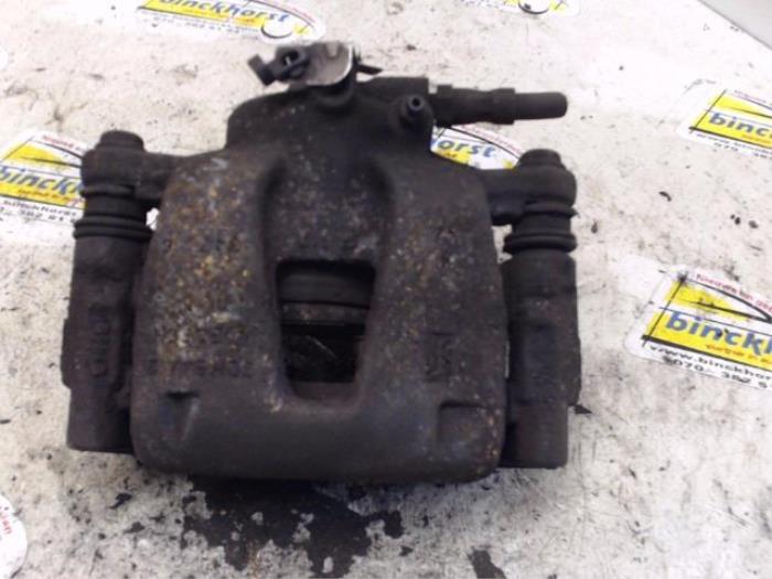 Gebrauchte Bremszange links vorne Fiat Grande Punto (199) 1.2 Preis € 19,95 Margenregelung angeboten von Binckhorst BV