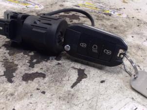 Begagnade Tändningslås + nyckel Peugeot 208 I (CA/CC/CK/CL) 1.4 16V Pris € 52,50 Marginaltabell erbjuds av Binckhorst BV