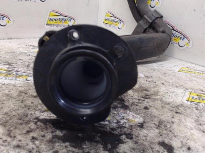 Fuel tank filler pipe from a Opel Karl 1.0 ecoFLEX 12V 2016