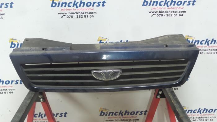 Używane Grill Daewoo Nexia 1.5 GLX,GTX 16V Cena € 21,00 Procedura marży oferowane przez Binckhorst BV