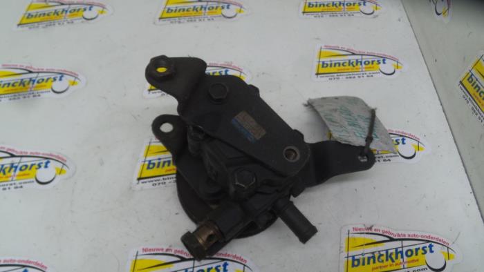 Usagé Pompe de direction Nissan Almera (N15) 2.0 GX Diesel Prix € 42,00 Règlement à la marge proposé par Binckhorst BV