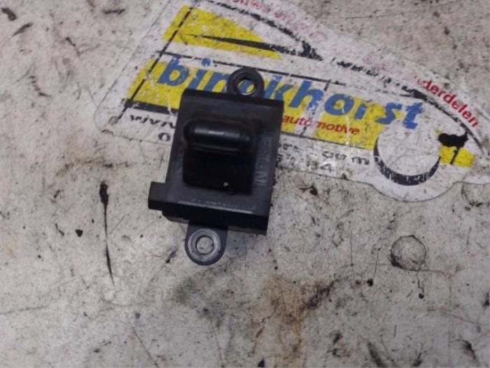 Usados Interruptor de ventanilla eléctrica Chrysler Neon II 2.0 16V LE,SE,CS,Sport Precio € 21,00 Norma de margen ofrecido por Binckhorst BV