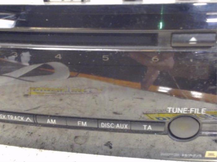 Reproductor de CD y radio de un Toyota Prius (NHW20) 1.5 16V 2006