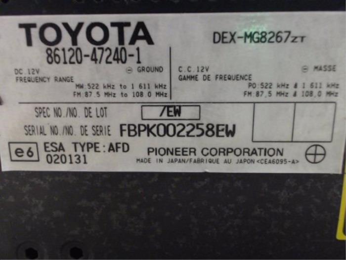Radio CD player from a Toyota Prius (NHW20) 1.5 16V 2006