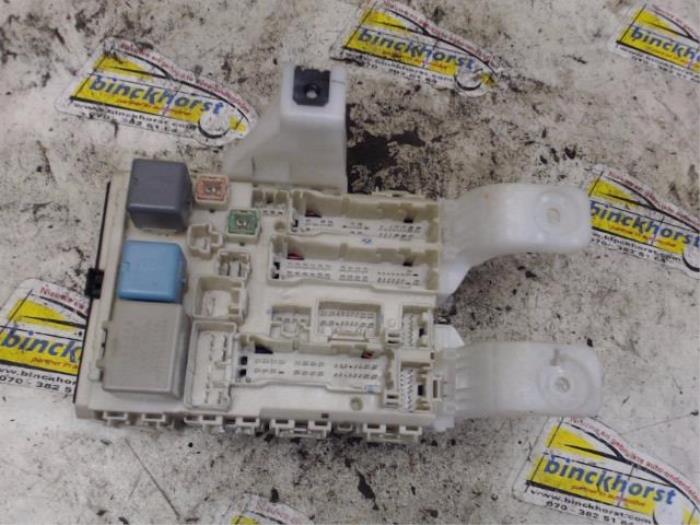 Fuse box from a Toyota Prius (NHW20) 1.5 16V 2006