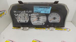 Usados Panel de instrumentación Mitsubishi Space Runner (N1/N2) 1.8 GLi 16V Precio € 42,00 Norma de margen ofrecido por Binckhorst BV