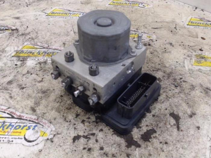 Used ABS pump Renault Twingo III (AH) 1.0 SCe 70 12V Price € 131,25 Margin scheme offered by Binckhorst BV